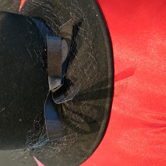 Vintage Splendide Black 100% Wool Veiled Fedora - Elegant & Timeless - Picture 9 of 15